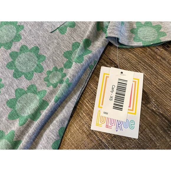 NWT LuLaRoe Carly 1 Pocket T-shirt Dress Grey With Green Flowers XS - Picture 3 of 9